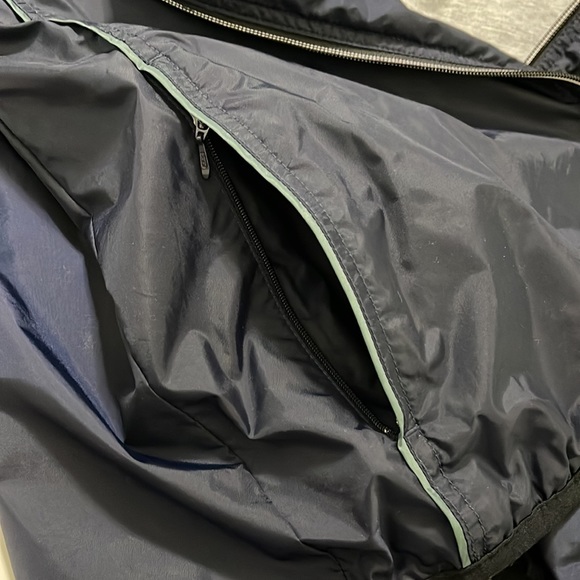 Nike Lightweight Jacket Size M - Picture 9 of 9